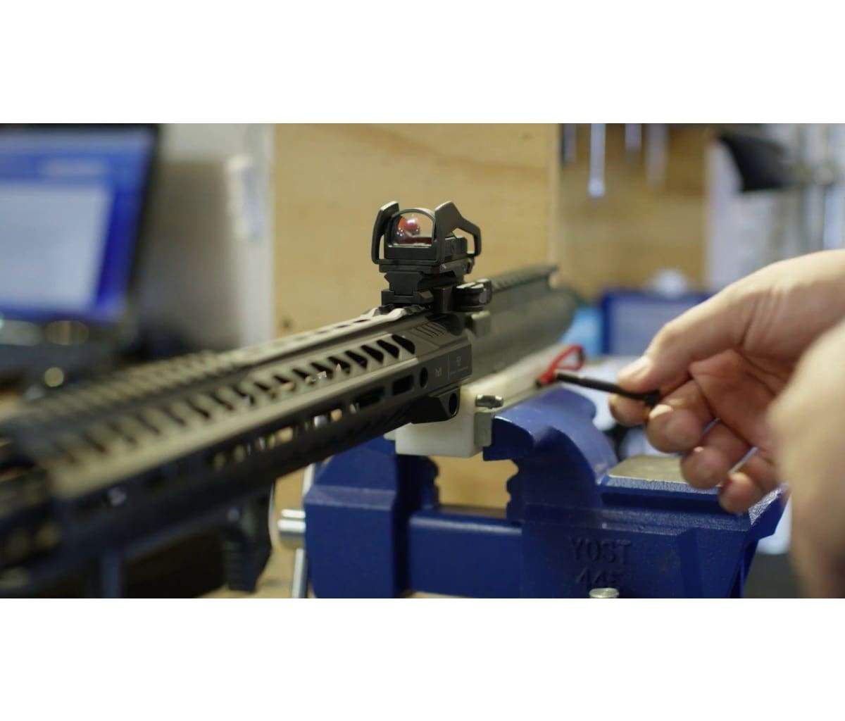 strike-industries-rail-m-lok-handguard-ar15discounts_849-12