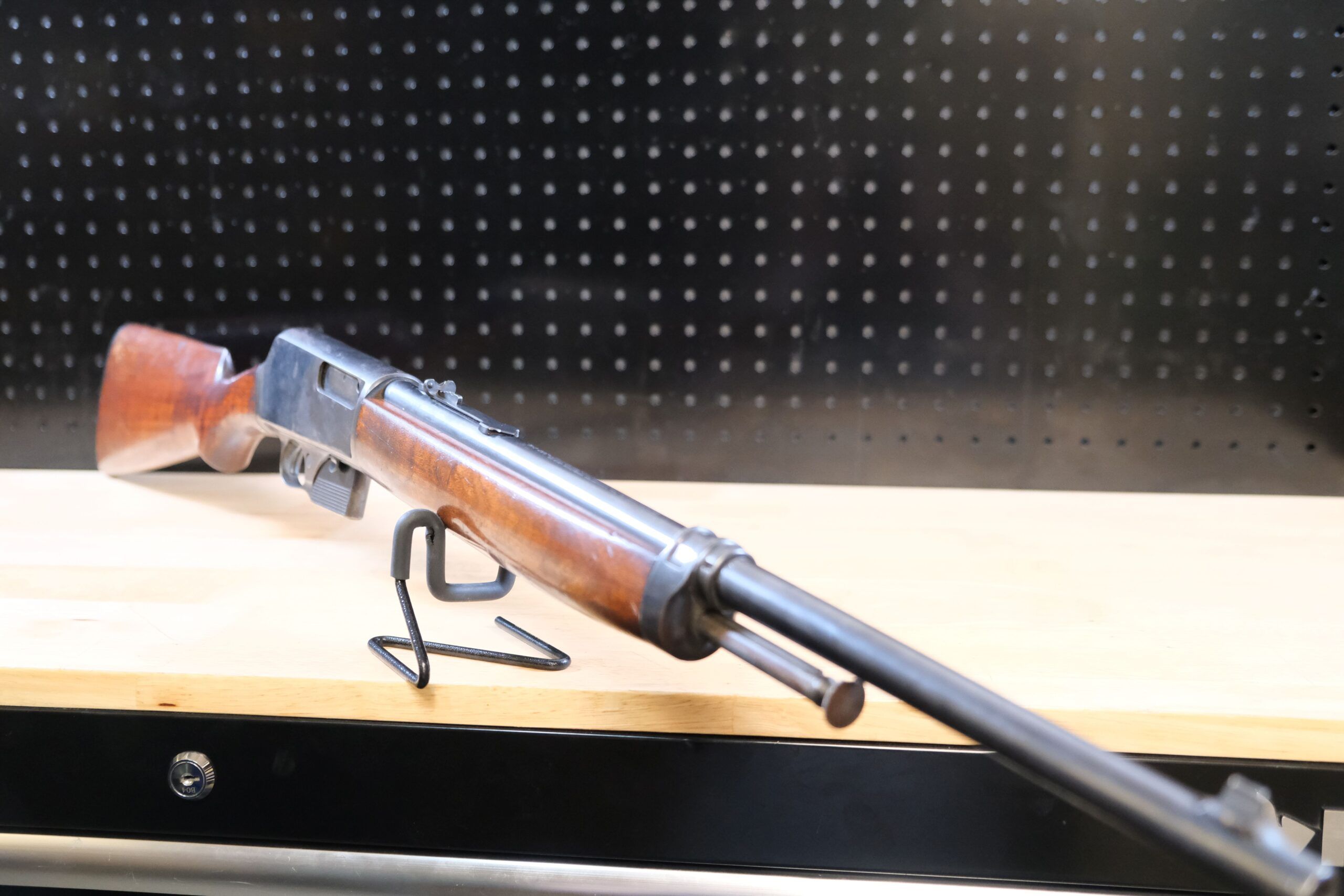 used winchester model 1907.S.L .351 Rifle 20"