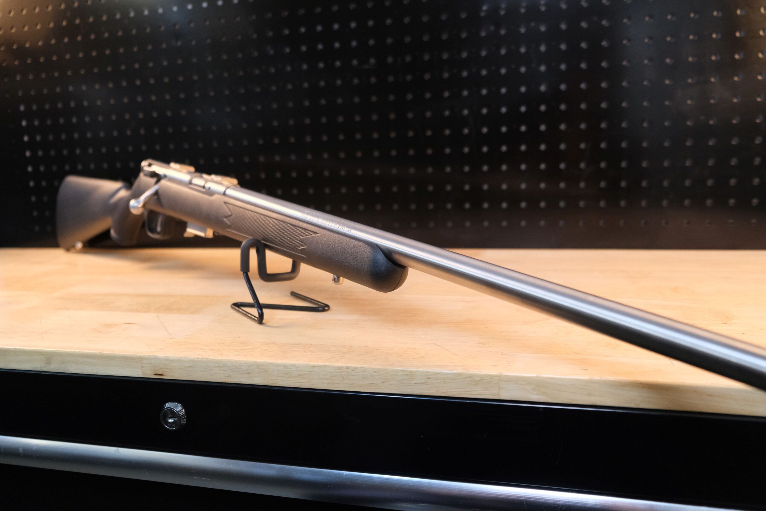 USED SAVAGE MODEL 93 22WMR RIFLE 20"