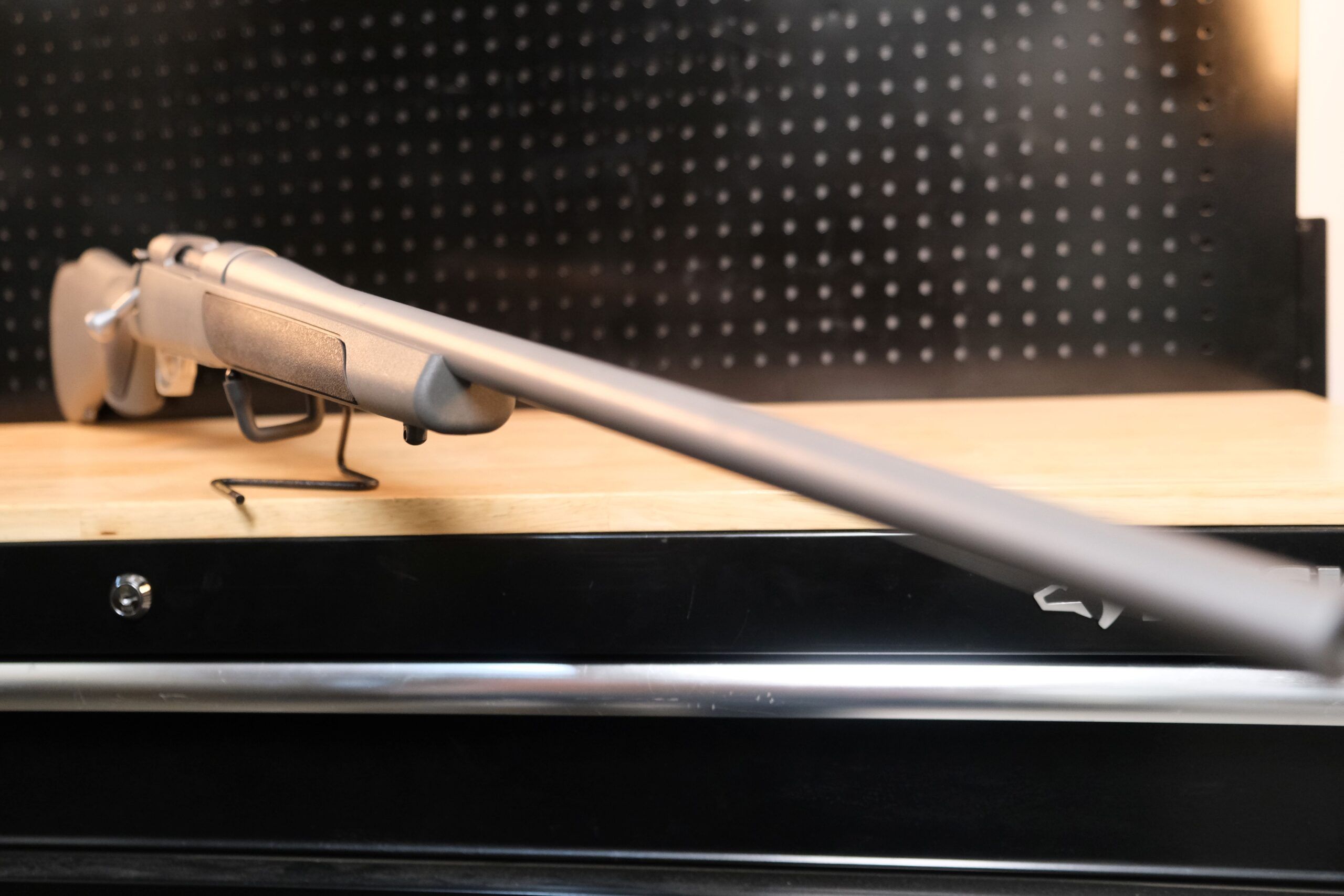 Weatherby, Vanguard, 24" .257 WBY MAG, RIFLE, STAINLESS/GRAY USED